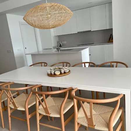 Mesas Homes Luxury 4 Bed Near The Sea And Port Apartment